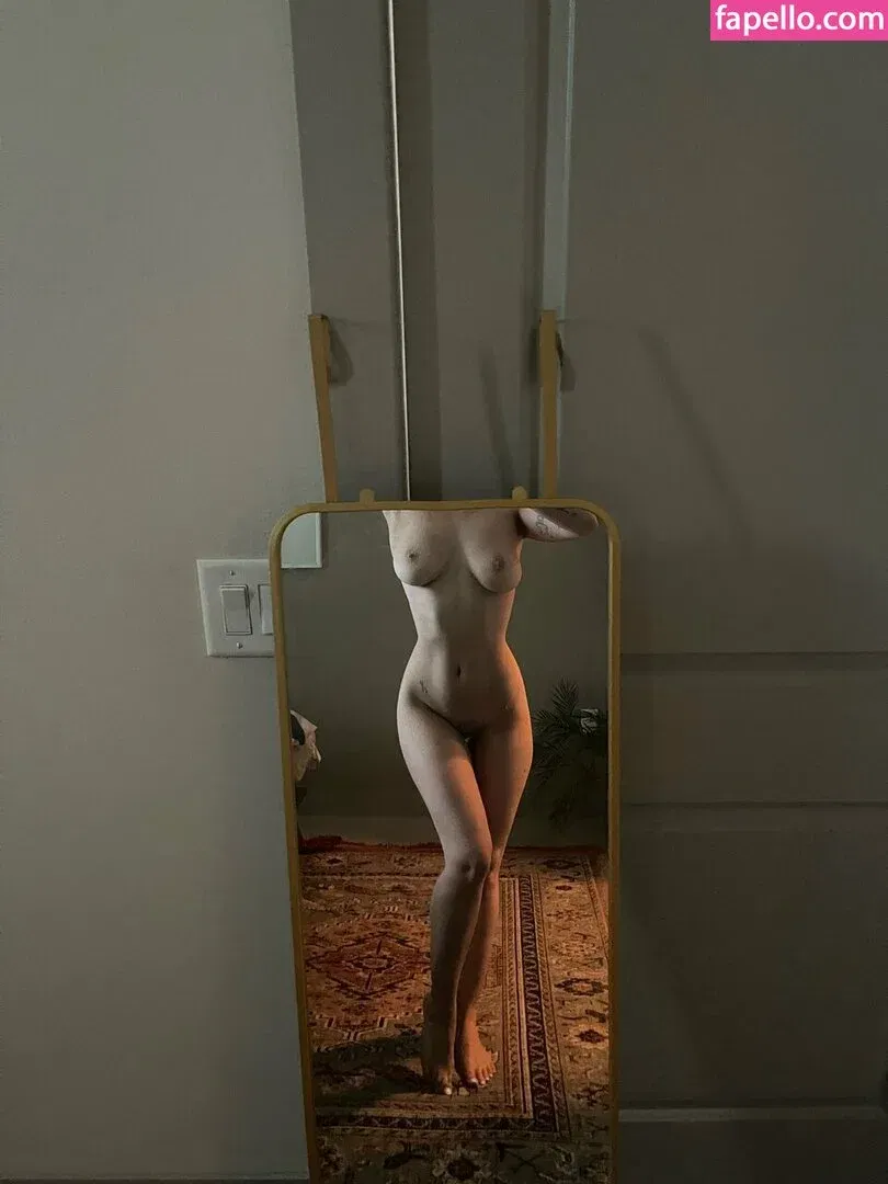 Sophie43 / l3avem3alone / soph8983 / sophia8983 Onlyfans Photo Gallery 