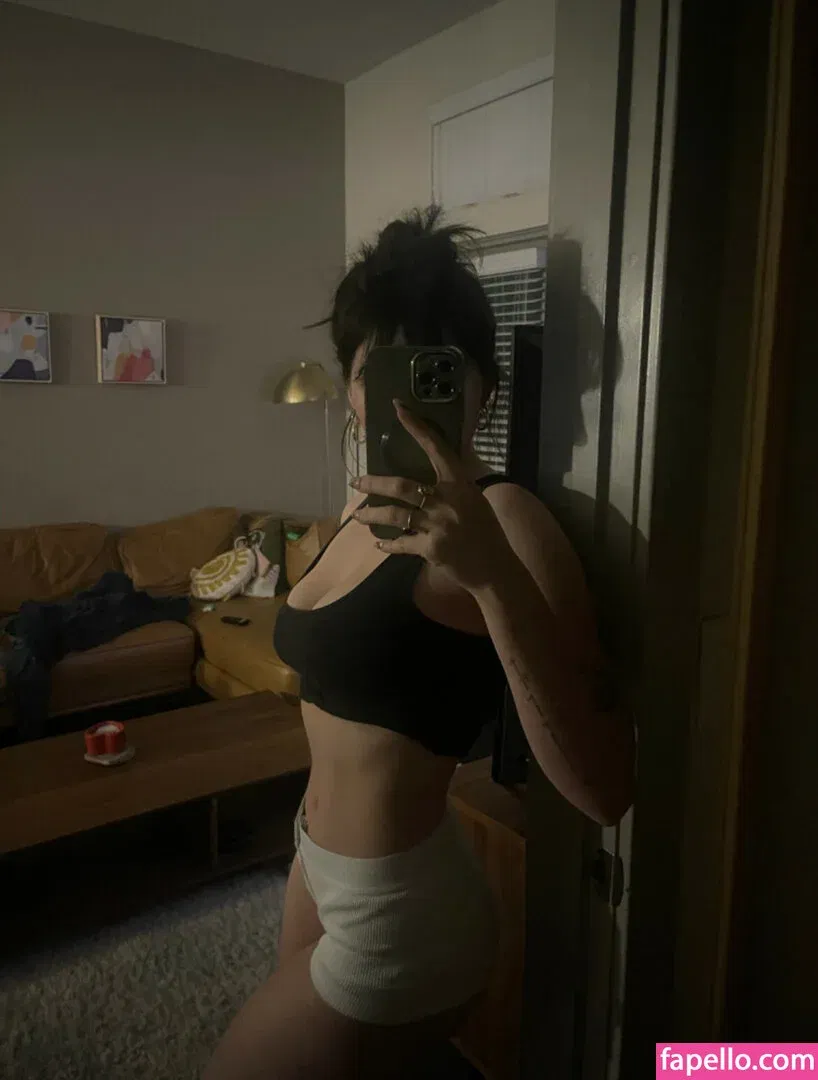 Sophie43 / l3avem3alone / soph8983 / sophia8983 Onlyfans Photo Gallery 