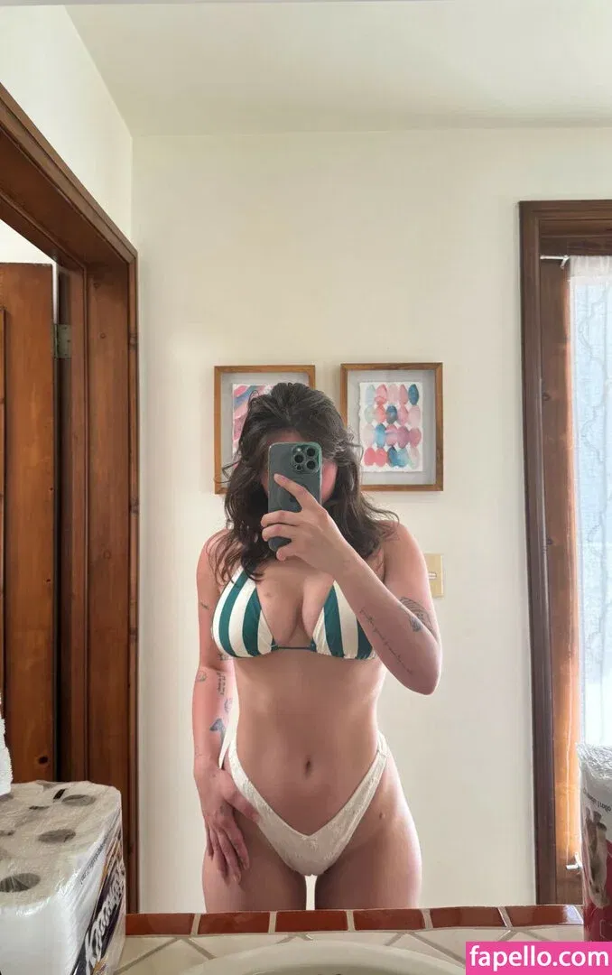 Sophie43 / l3avem3alone / soph8983 / sophia8983 Onlyfans Photo Gallery 