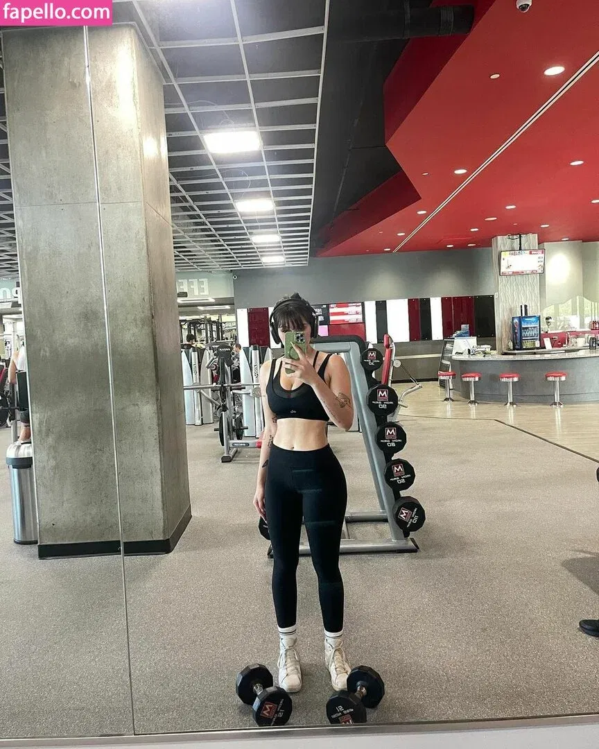 Sophie43 / l3avem3alone / soph8983 / sophia8983 Onlyfans Photo Gallery 