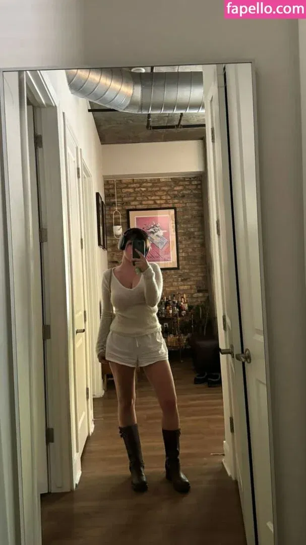 Sophie43 / l3avem3alone / soph8983 / sophia8983 Onlyfans Photo Gallery 