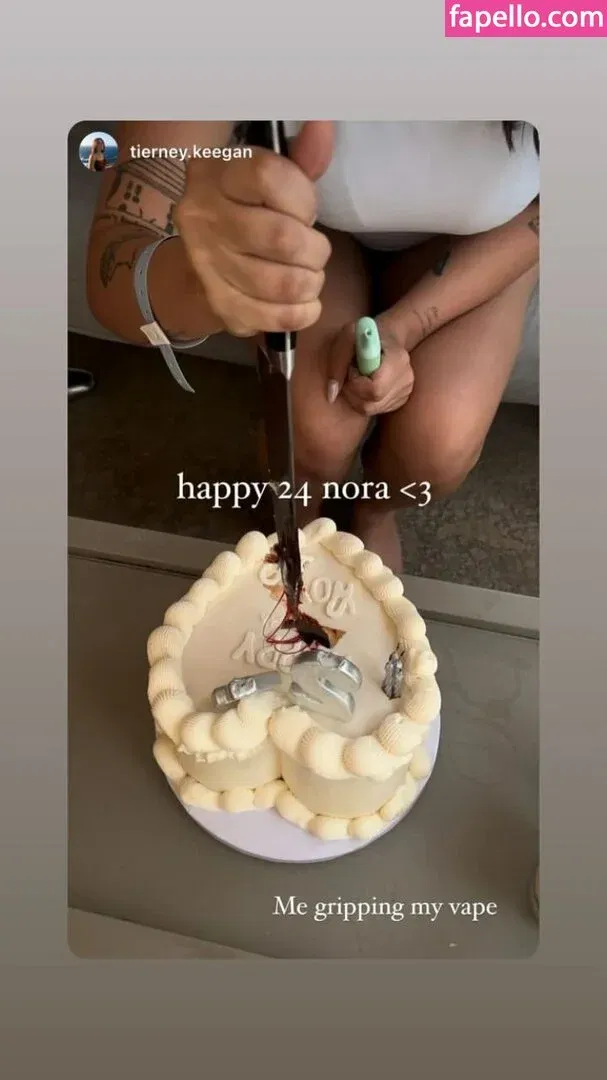 Sophie43 / l3avem3alone / soph8983 / sophia8983 Onlyfans Photo Gallery 