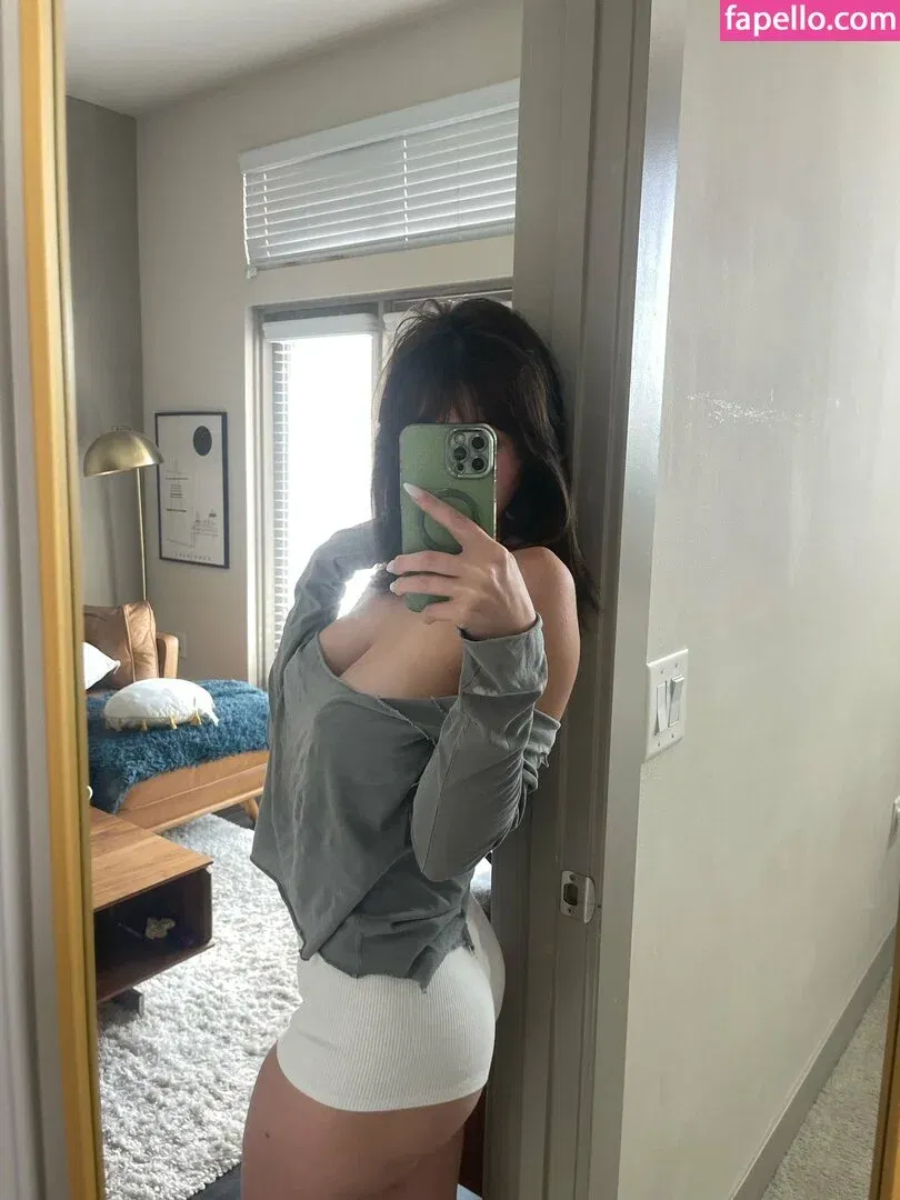 Sophie43 / l3avem3alone / soph8983 / sophia8983 Onlyfans Photo Gallery 