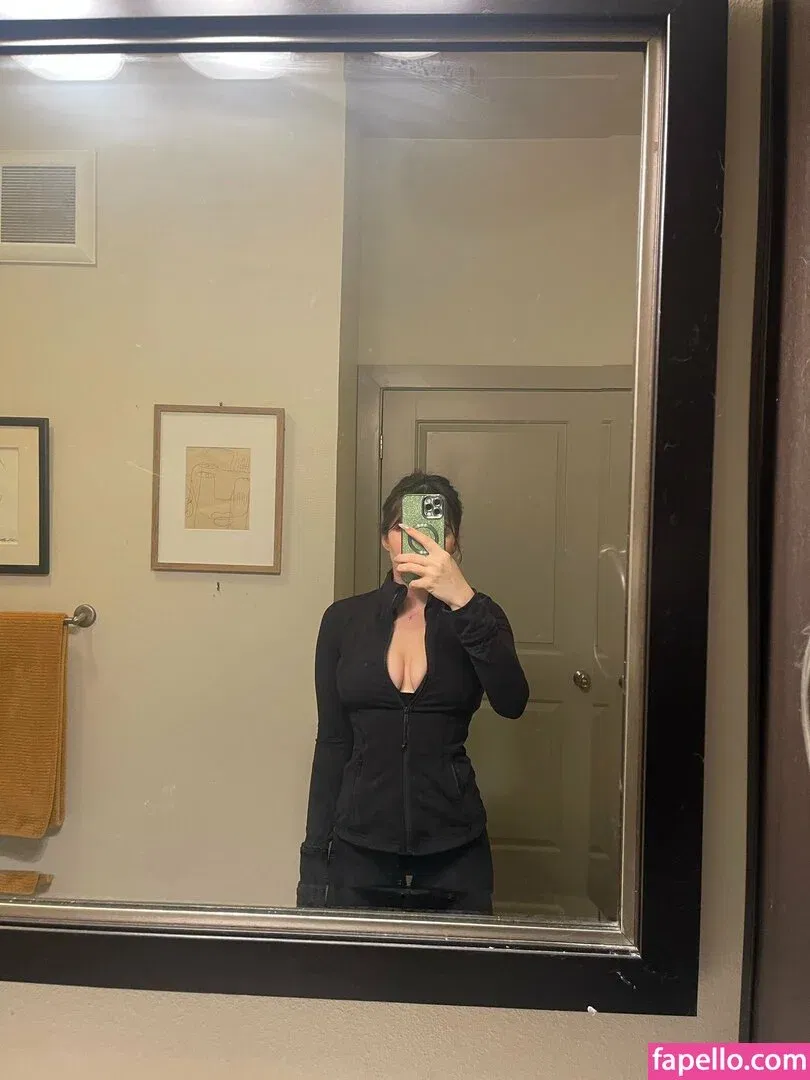 Sophie43 / l3avem3alone / soph8983 / sophia8983 Onlyfans Photo Gallery 