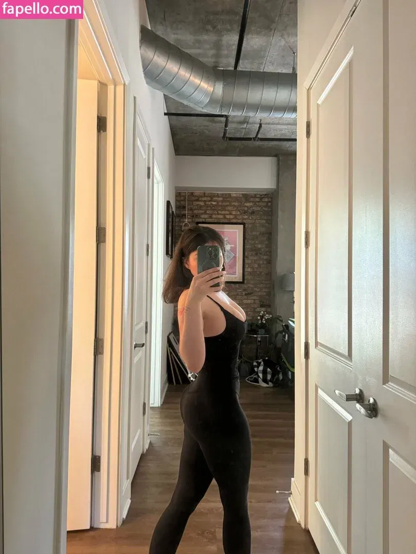 Sophie43 / l3avem3alone / soph8983 / sophia8983 Onlyfans Photo Gallery 