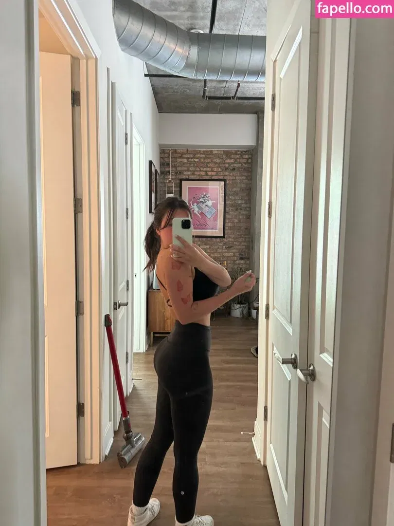 Sophie43 / l3avem3alone / soph8983 / sophia8983 Onlyfans Photo Gallery 