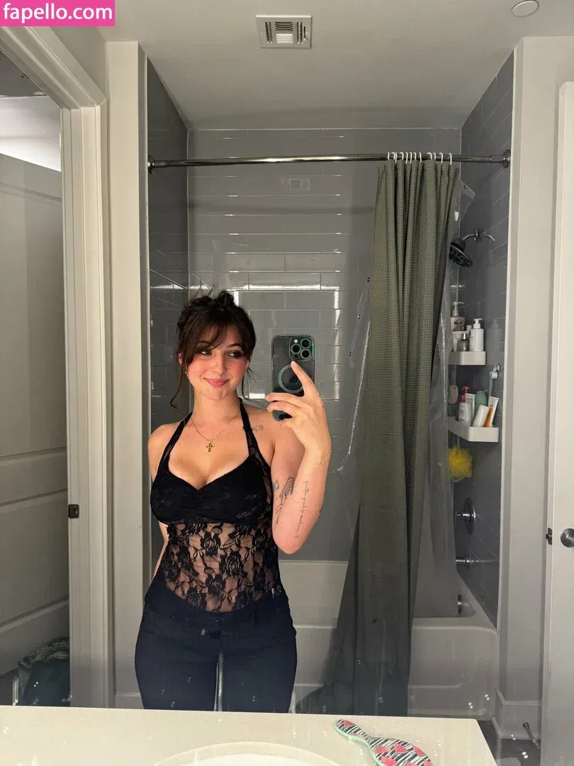 Sophie43 / l3avem3alone / soph8983 / sophia8983 Onlyfans Photo Gallery 