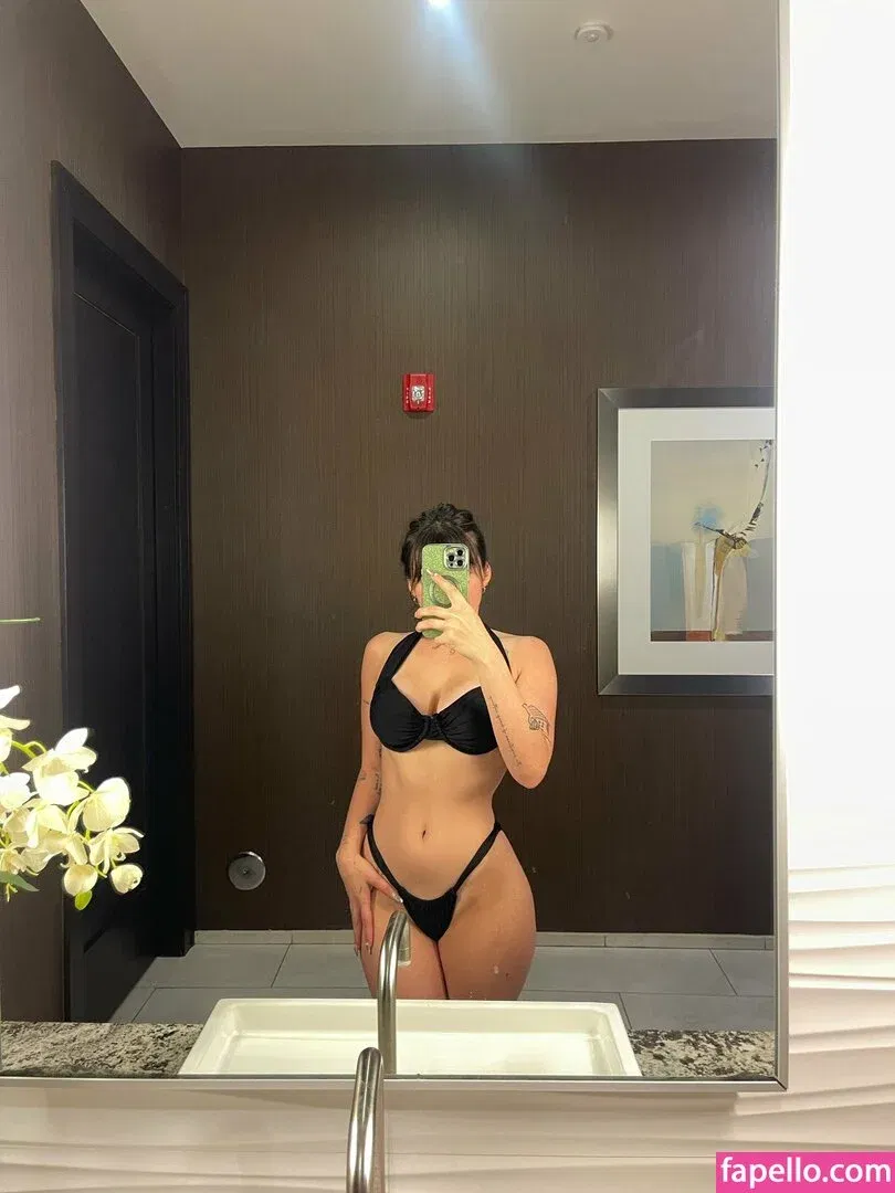 Sophie43 / l3avem3alone / soph8983 / sophia8983 Onlyfans Photo Gallery 