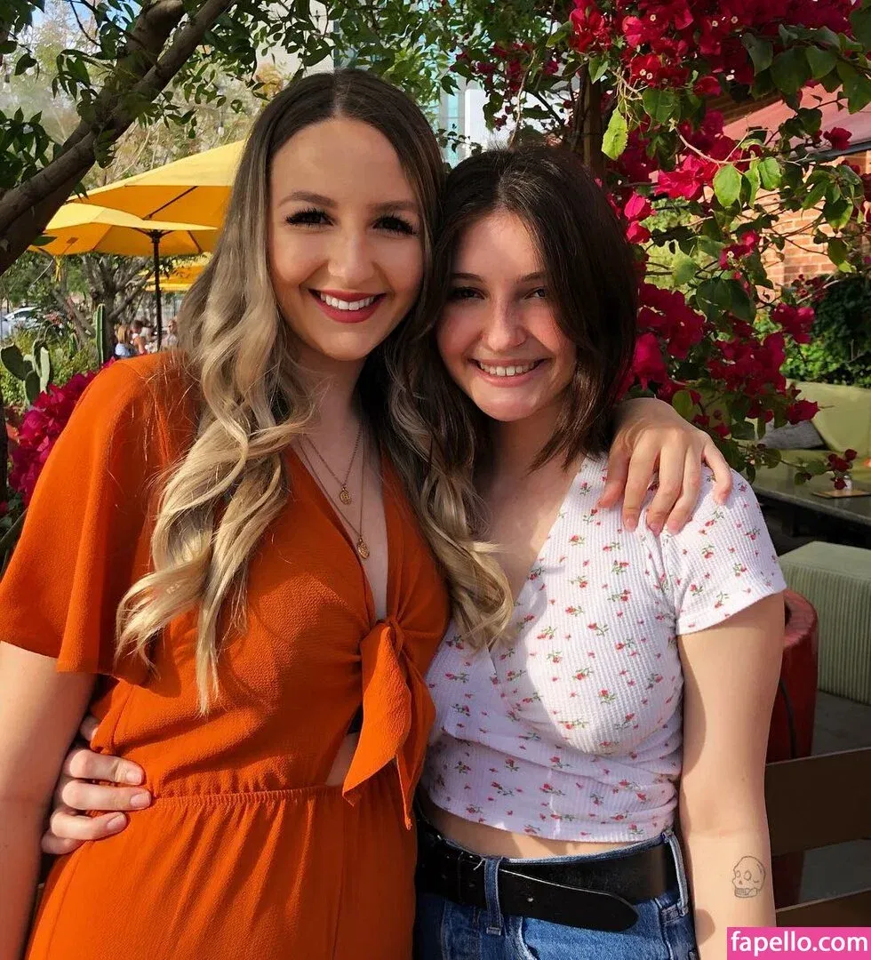 Sophie43 / l3avem3alone / soph8983 / sophia8983 Onlyfans Photo Gallery 