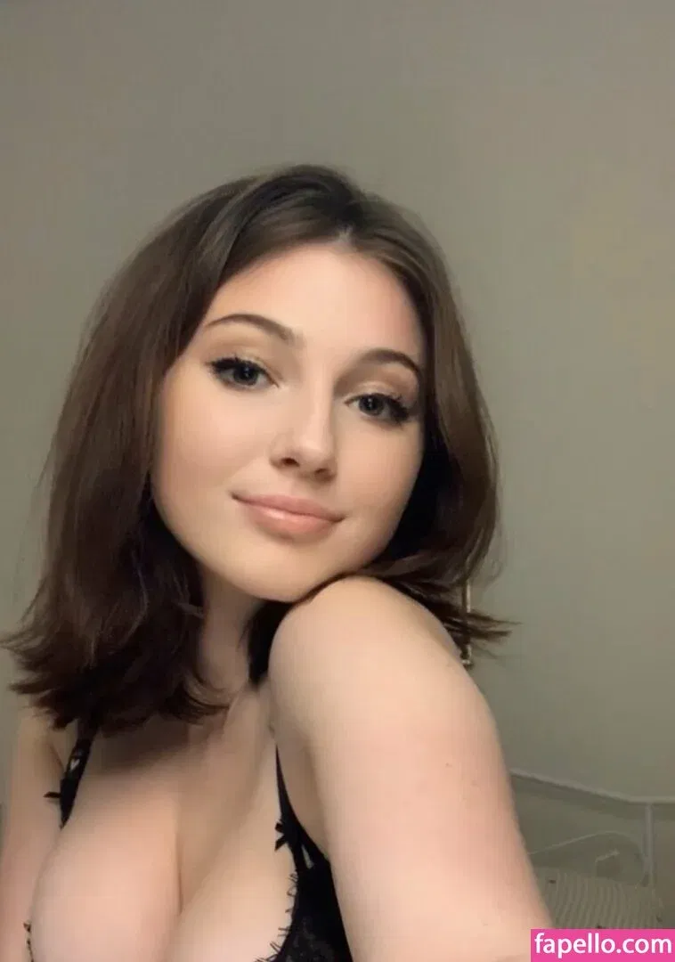 Sophie43 / l3avem3alone / soph8983 / sophia8983 Onlyfans Photo Gallery 