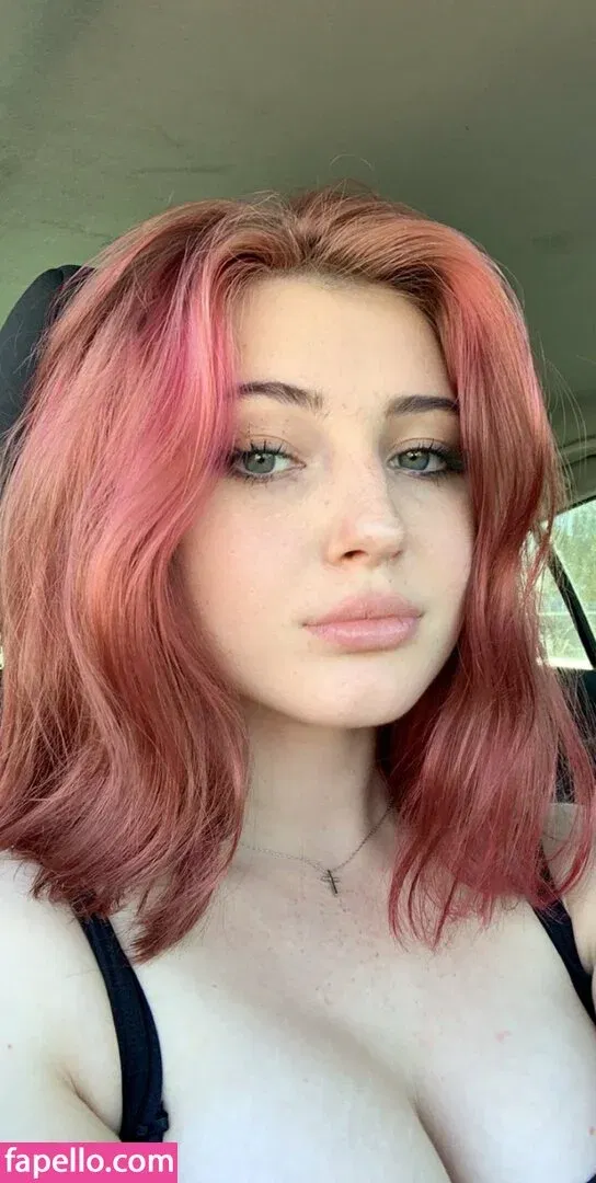 Sophie43 / l3avem3alone / soph8983 / sophia8983 Onlyfans Photo Gallery 