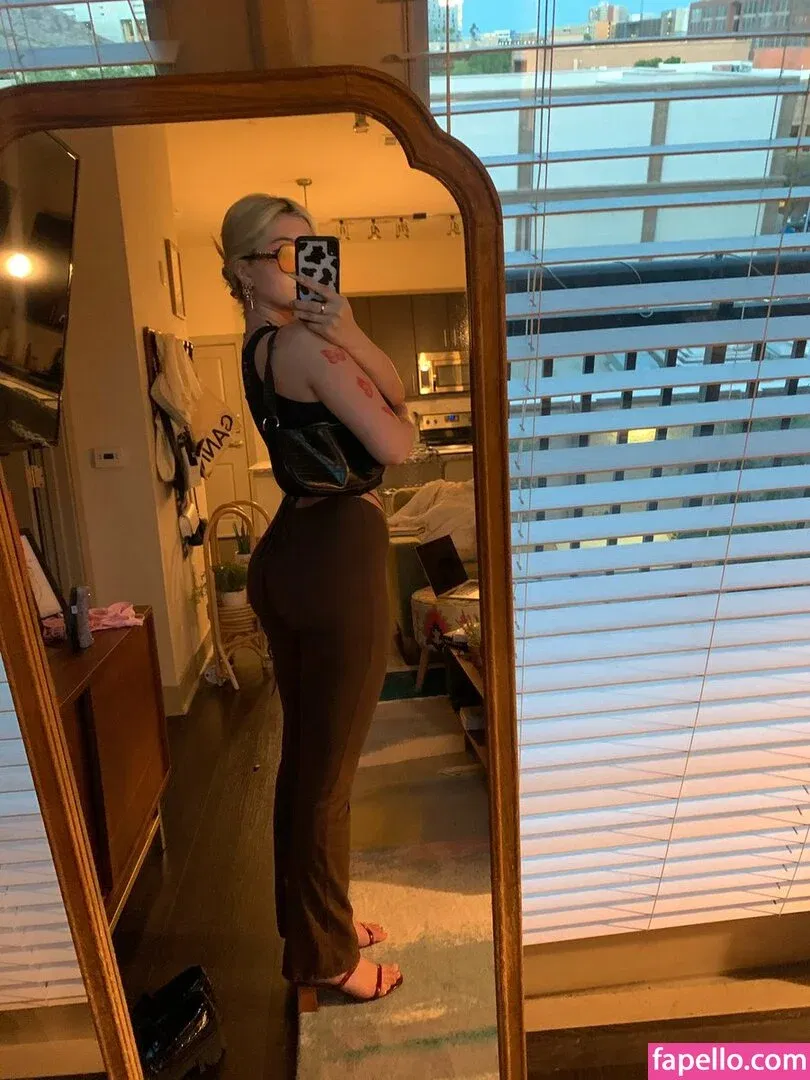 Sophie43 / l3avem3alone / soph8983 / sophia8983 Onlyfans Photo Gallery 