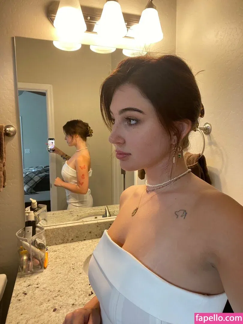 Sophie43 / l3avem3alone / soph8983 / sophia8983 Onlyfans Photo Gallery 