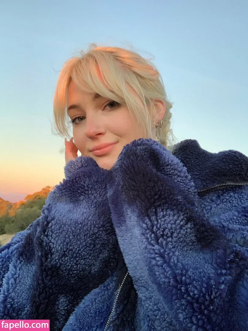 Sophie43 / l3avem3alone / soph8983 / sophia8983 Onlyfans Photo Gallery 