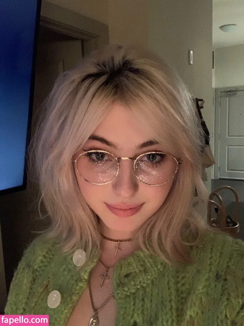 Sophie43 / l3avem3alone / soph8983 / sophia8983 Onlyfans Photo Gallery 