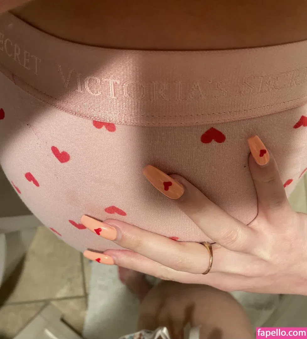 Sophie43 / l3avem3alone / soph8983 / sophia8983 Onlyfans Photo Gallery 