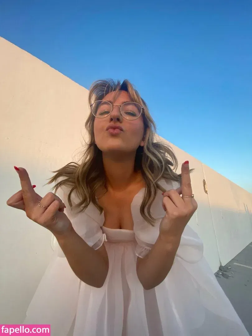 Sophie43 / l3avem3alone / soph8983 / sophia8983 Onlyfans Photo Gallery 