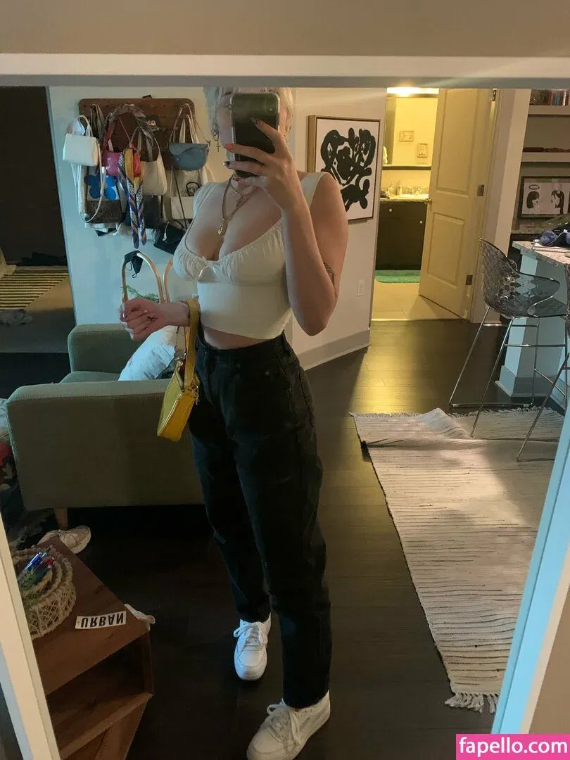 Sophie43 / l3avem3alone / soph8983 / sophia8983 Onlyfans Photo Gallery 