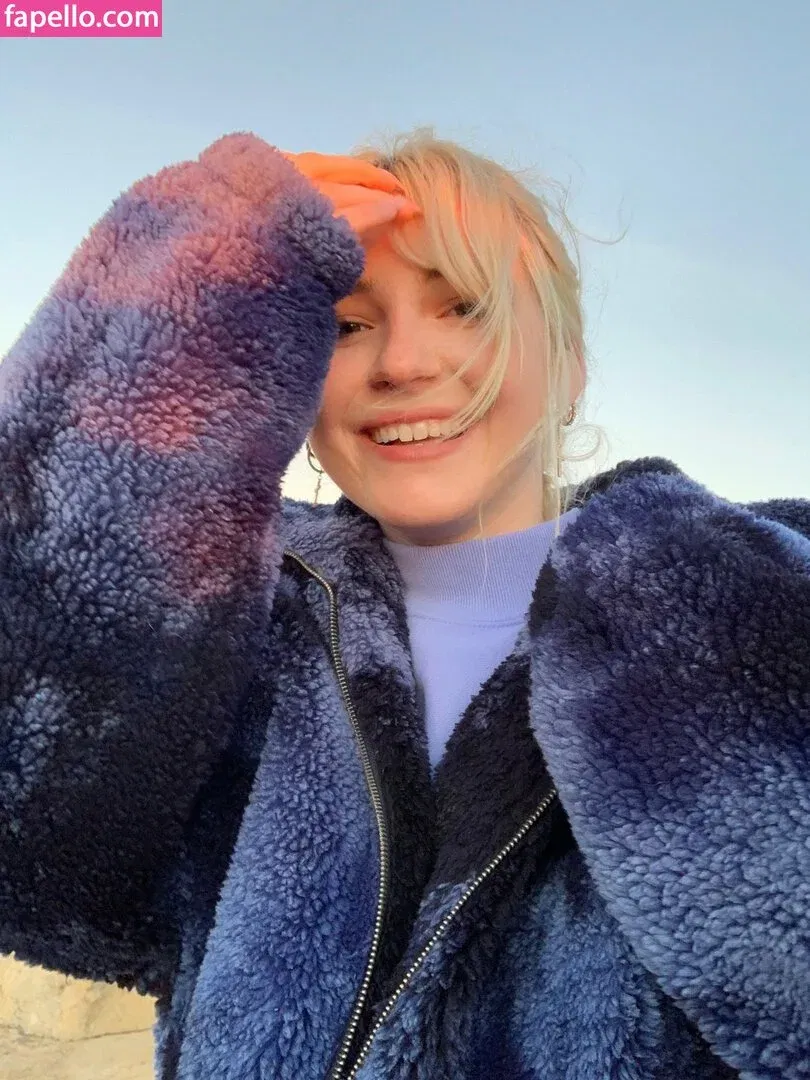 Sophie43 / l3avem3alone / soph8983 / sophia8983 Onlyfans Photo Gallery 