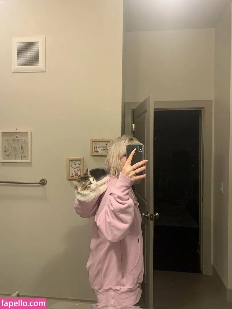 Sophie43 / l3avem3alone / soph8983 / sophia8983 Onlyfans Photo Gallery 