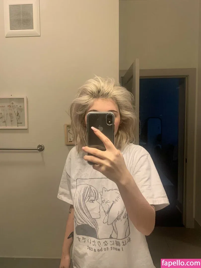 Sophie43 / l3avem3alone / soph8983 / sophia8983 Onlyfans Photo Gallery 