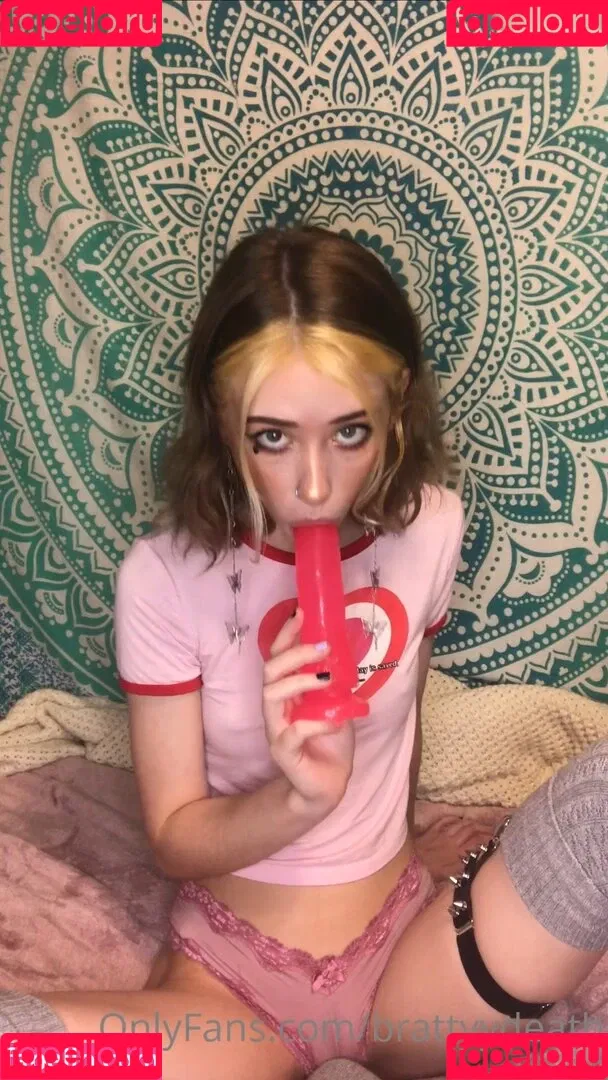 brattydeath / brattyydeath / cherry_grl / waifu.brattyydeath Onlyfans Photo Gallery 