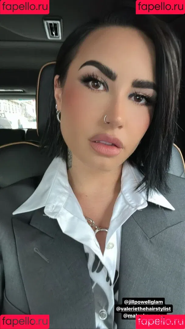Demi Lovato / ddlovato Onlyfans Photo Gallery 