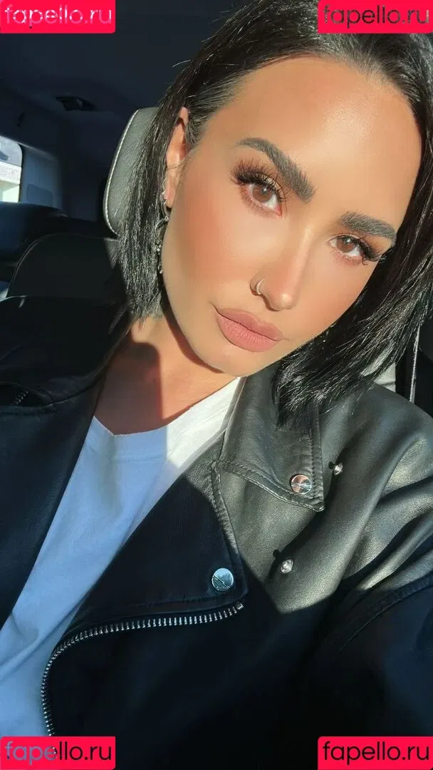 Demi Lovato / ddlovato Onlyfans Photo Gallery 