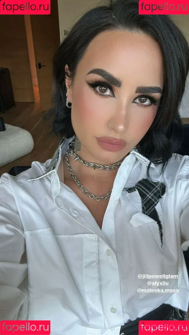 Demi Lovato / ddlovato Onlyfans Photo Gallery 