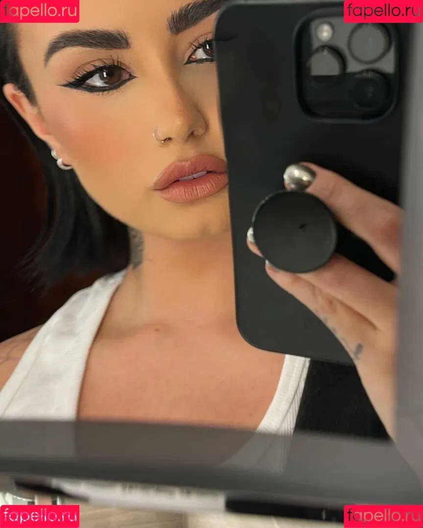 Demi Lovato / ddlovato Onlyfans Photo Gallery 