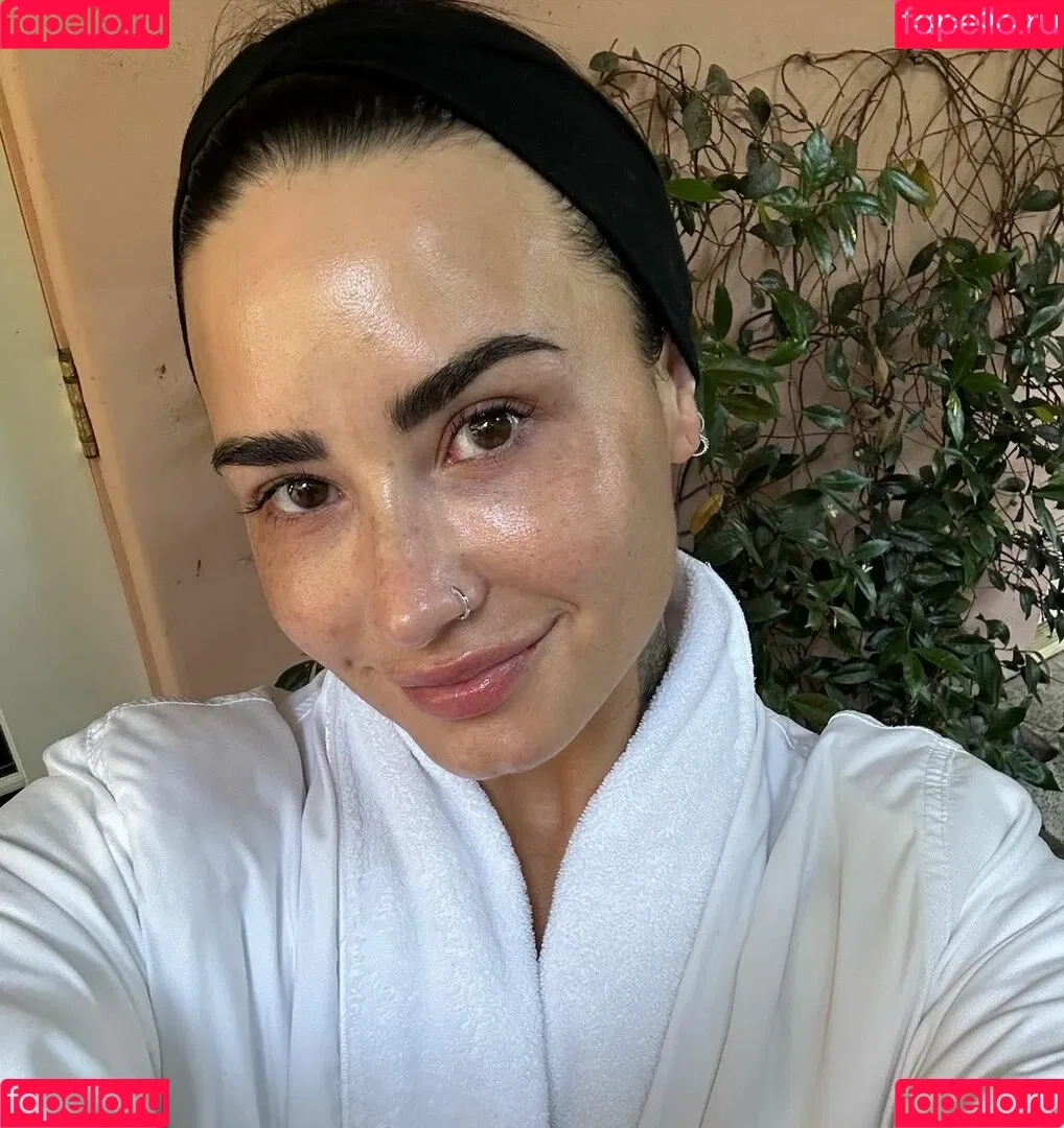 Demi Lovato / ddlovato Onlyfans Photo Gallery 
