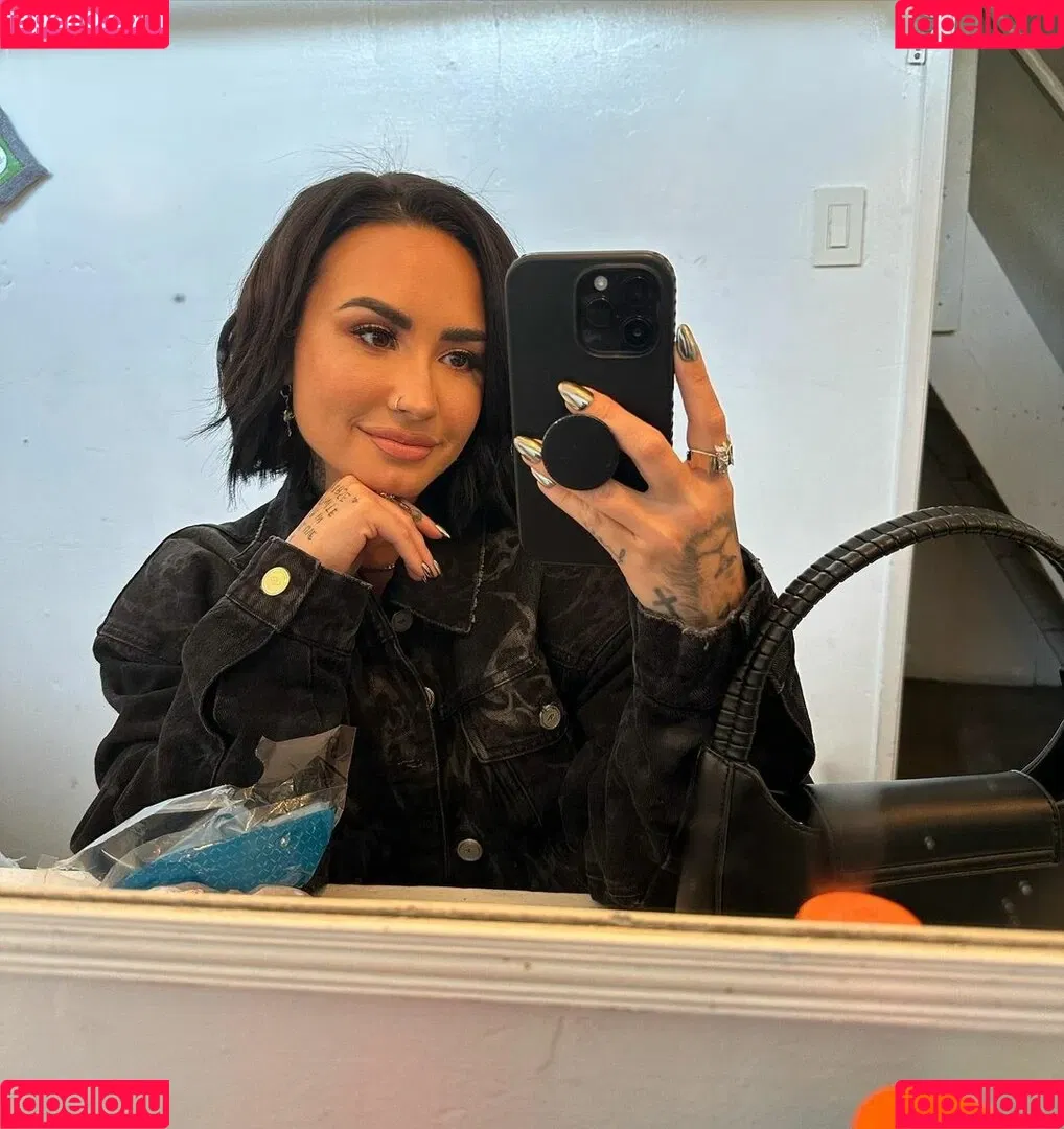 Demi Lovato / ddlovato Onlyfans Photo Gallery 