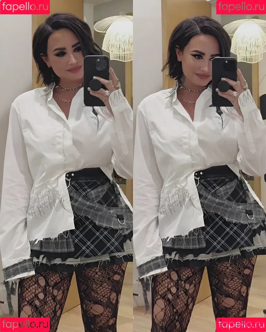 Demi Lovato / ddlovato Onlyfans Photo Gallery 