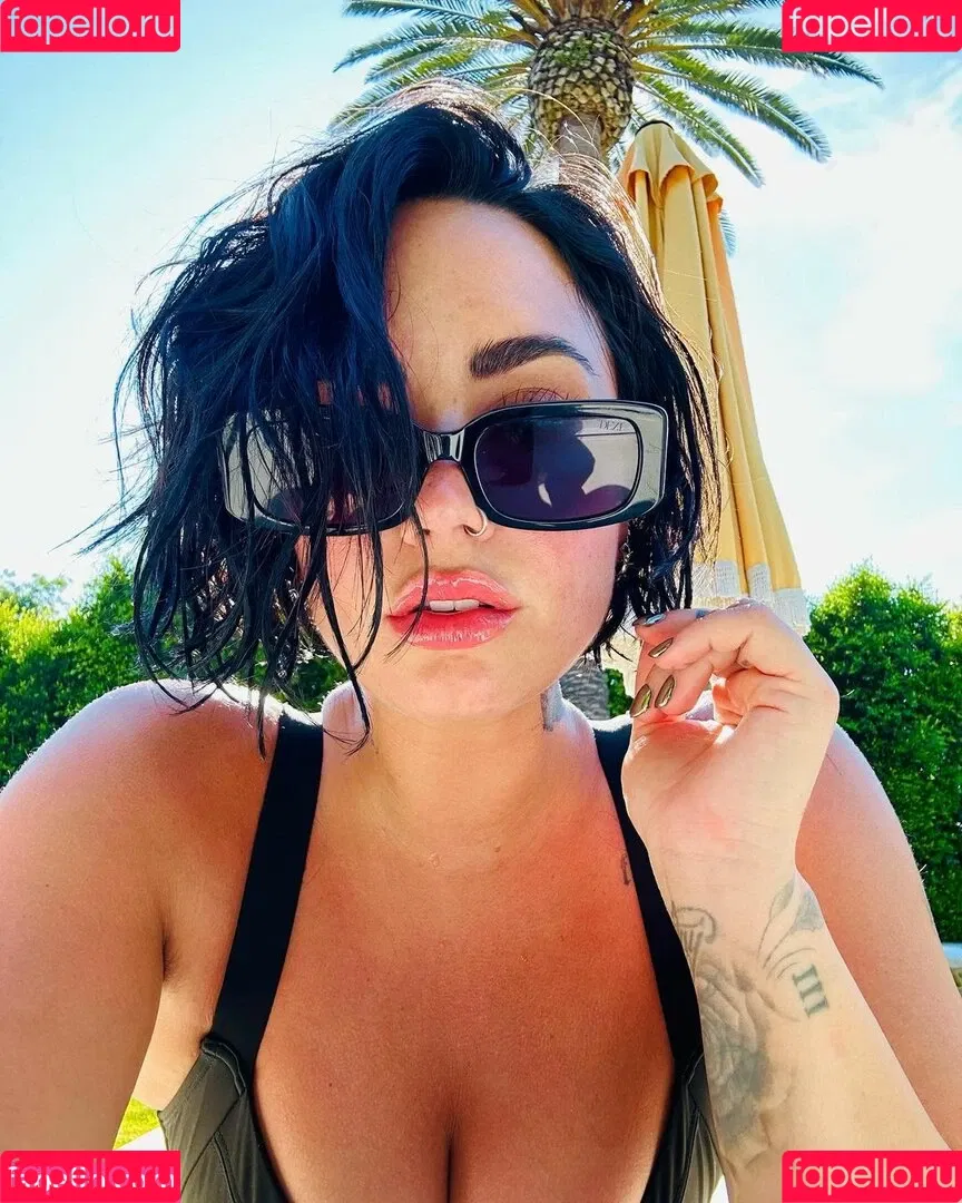 Demi Lovato / ddlovato Onlyfans Photo Gallery 
