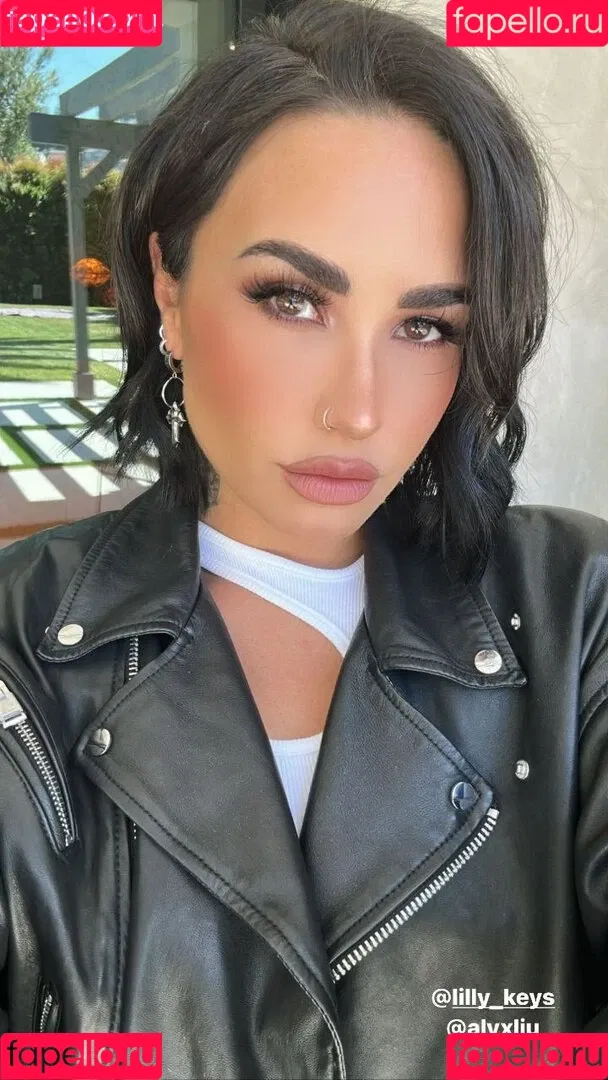 Demi Lovato / ddlovato Onlyfans Photo Gallery 