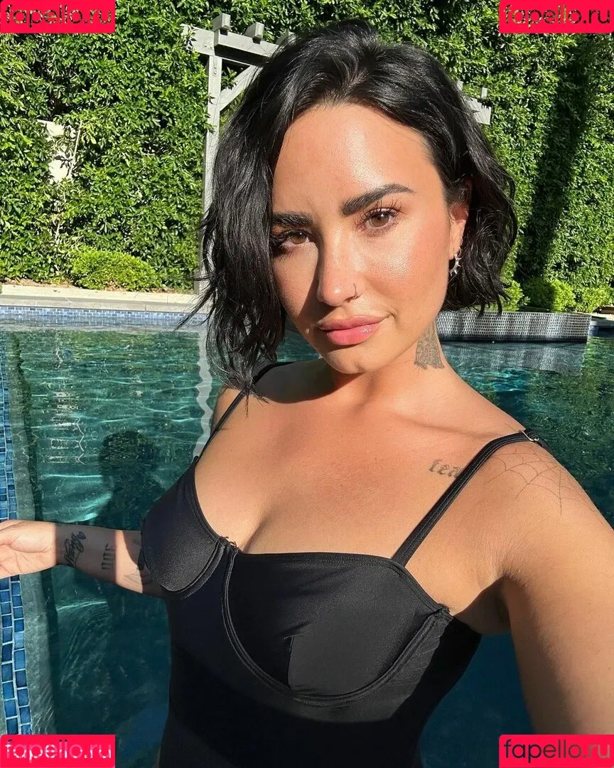 Demi Lovato / ddlovato Onlyfans Photo Gallery 