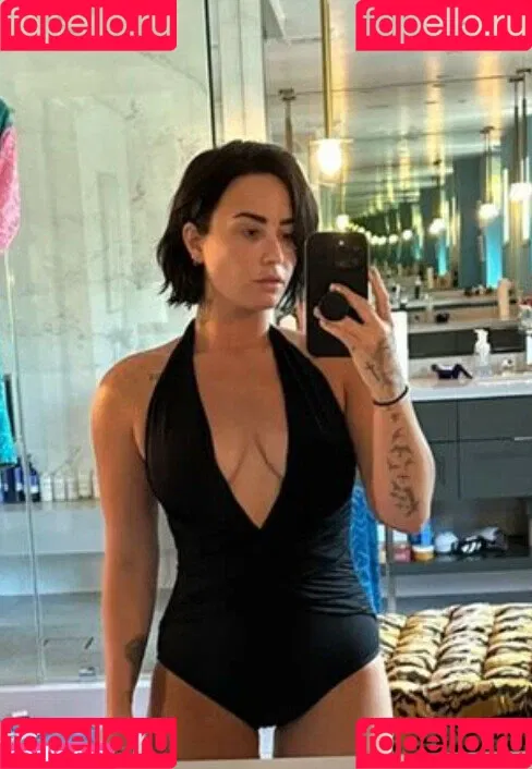 Demi Lovato / ddlovato Onlyfans Photo Gallery 