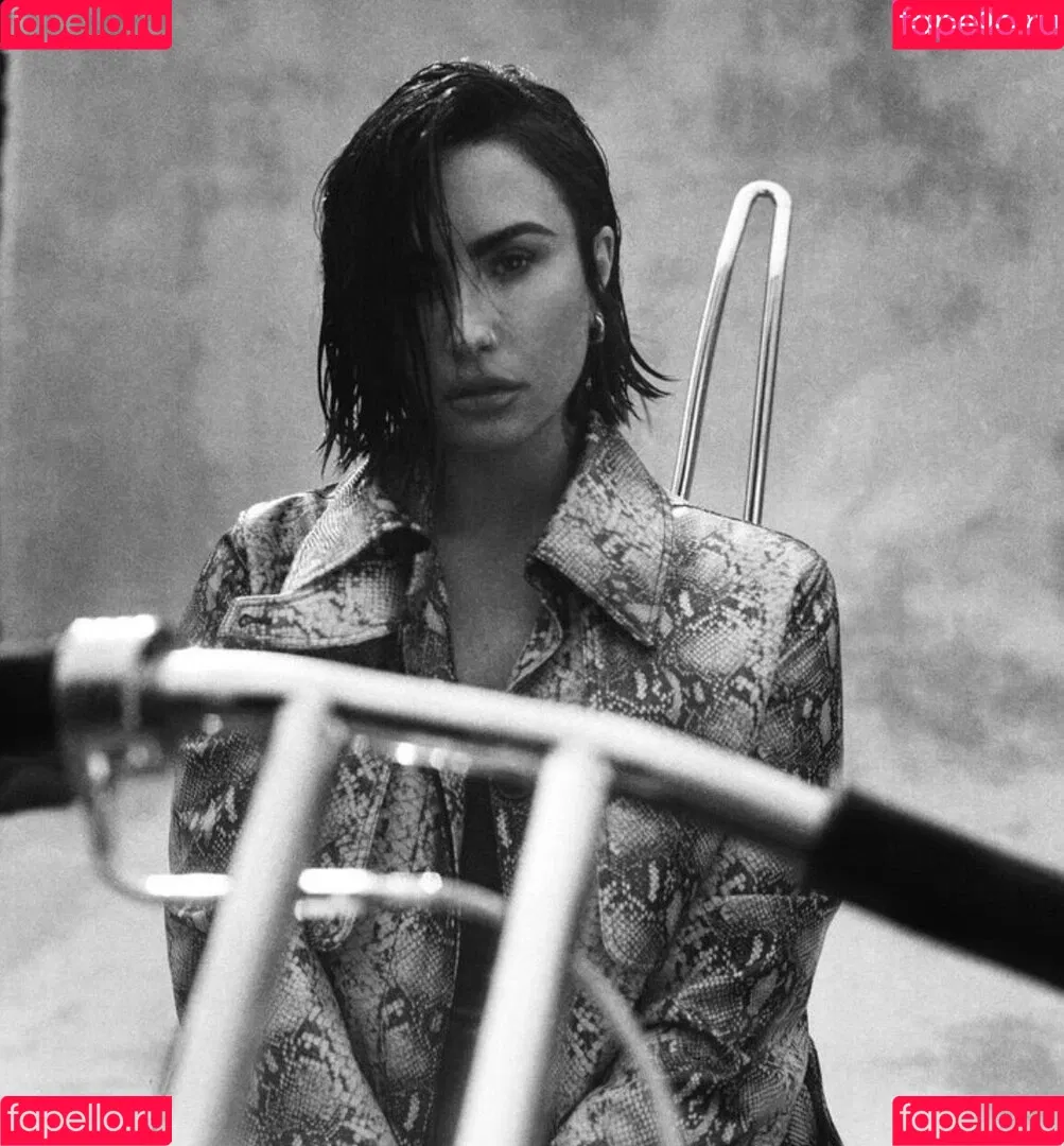 Demi Lovato / ddlovato Onlyfans Photo Gallery 