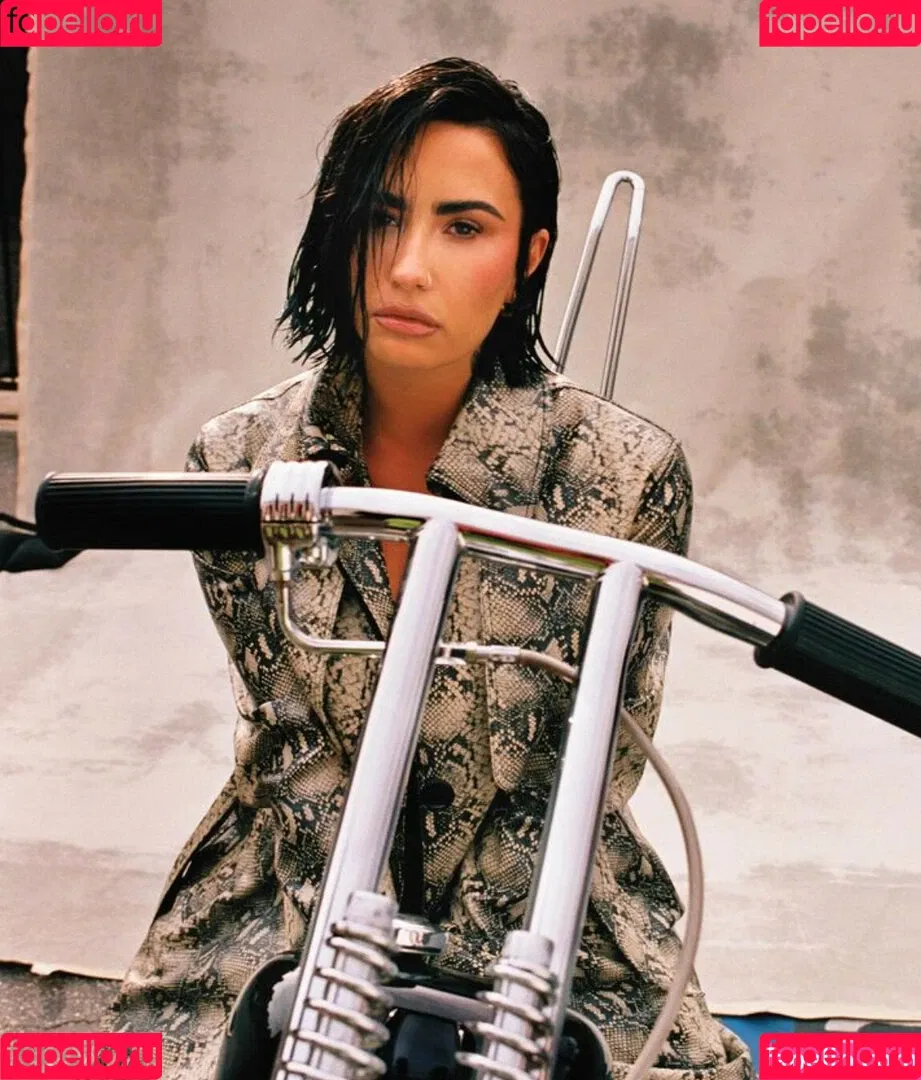 Demi Lovato / ddlovato Onlyfans Photo Gallery 