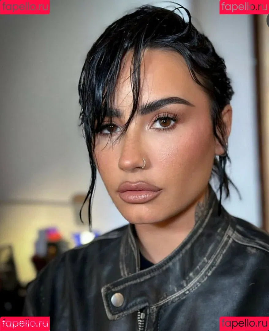 Demi Lovato / ddlovato Onlyfans Photo Gallery 