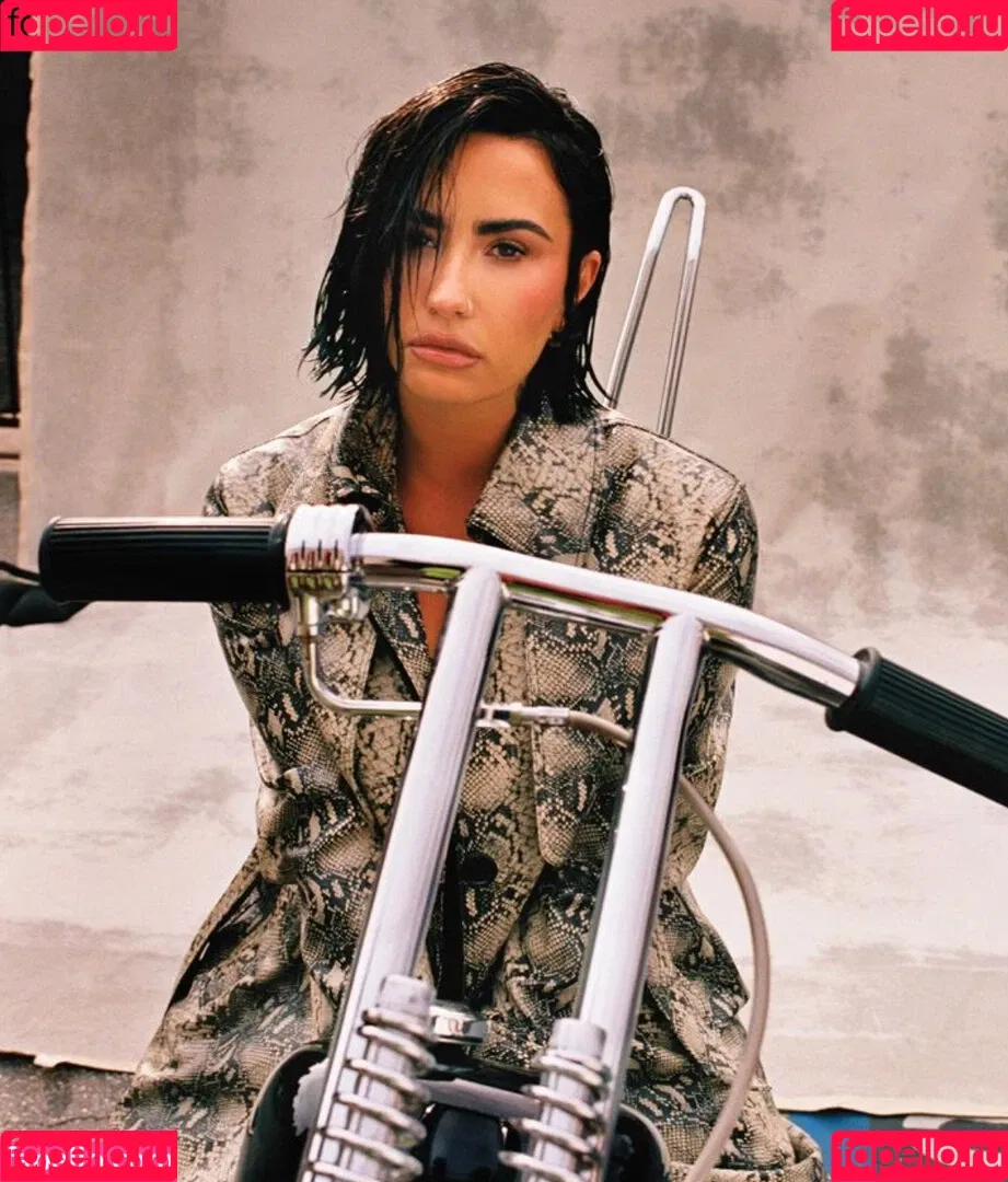 Demi Lovato / ddlovato Onlyfans Photo Gallery 