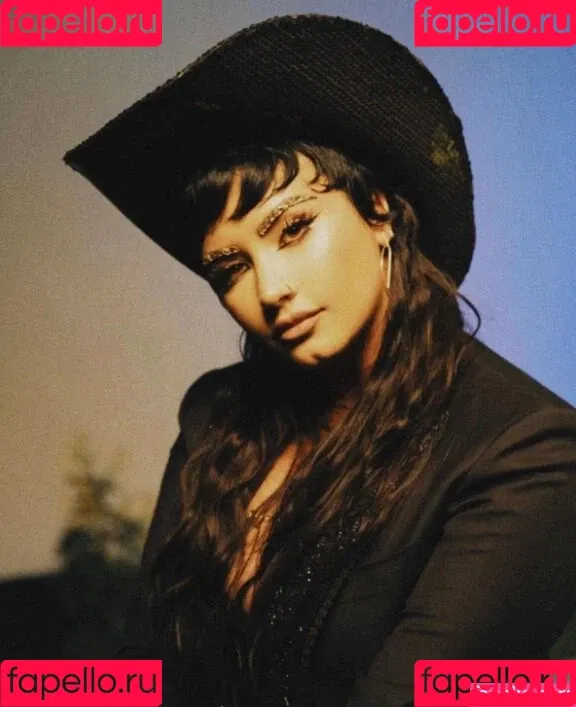 Demi Lovato / ddlovato Onlyfans Photo Gallery 