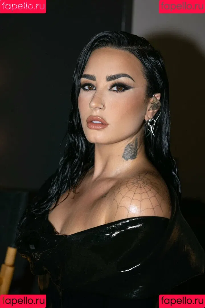 Demi Lovato / ddlovato Onlyfans Photo Gallery 