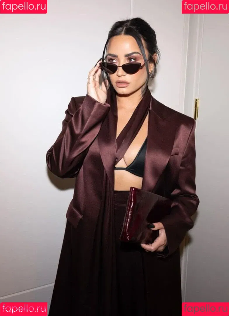 Demi Lovato / ddlovato Onlyfans Photo Gallery 