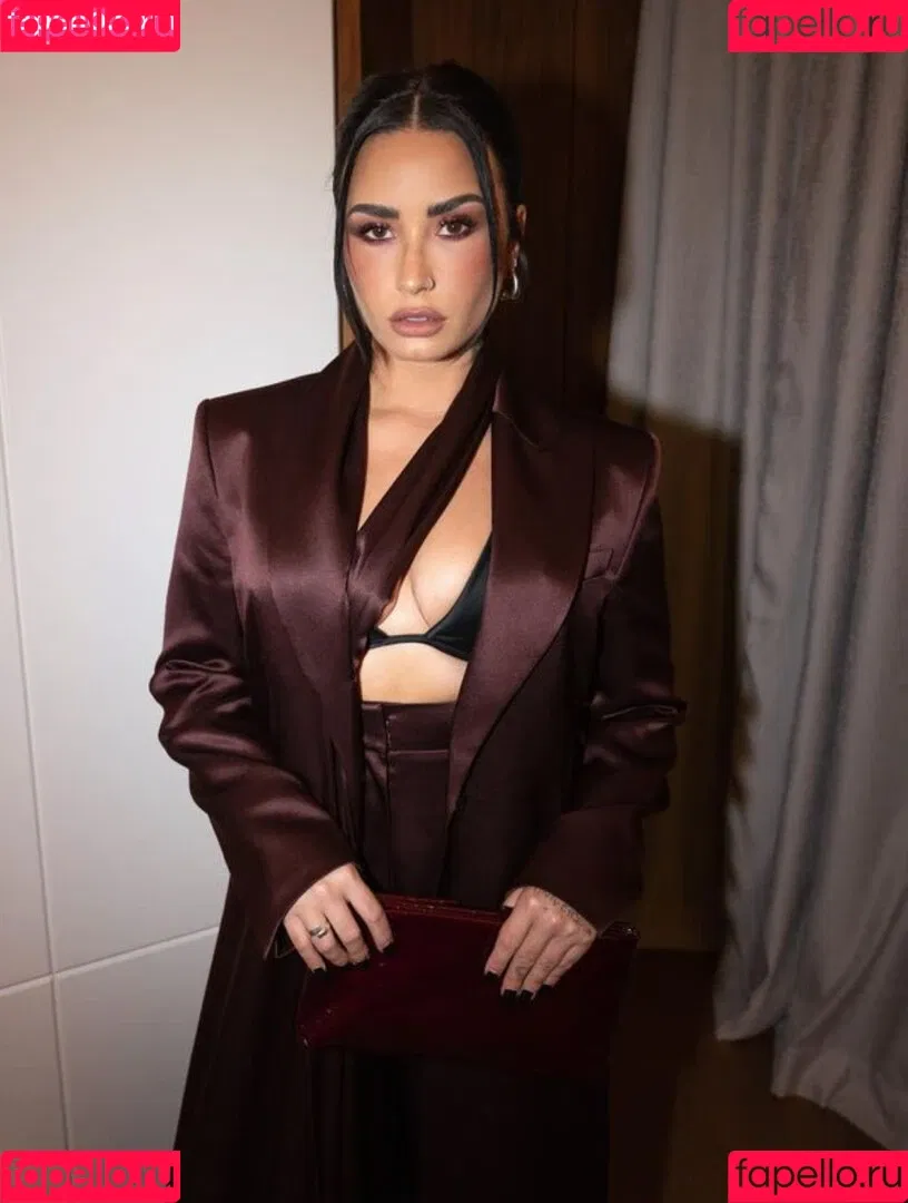 Demi Lovato / ddlovato Onlyfans Photo Gallery 