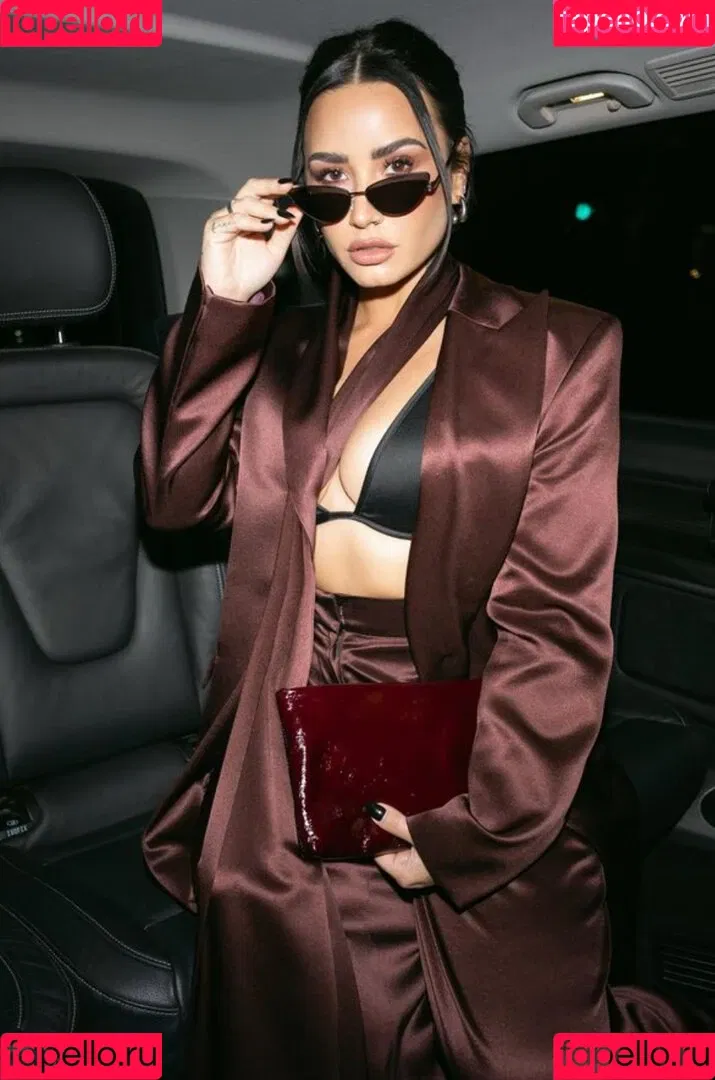 Demi Lovato / ddlovato Onlyfans Photo Gallery 