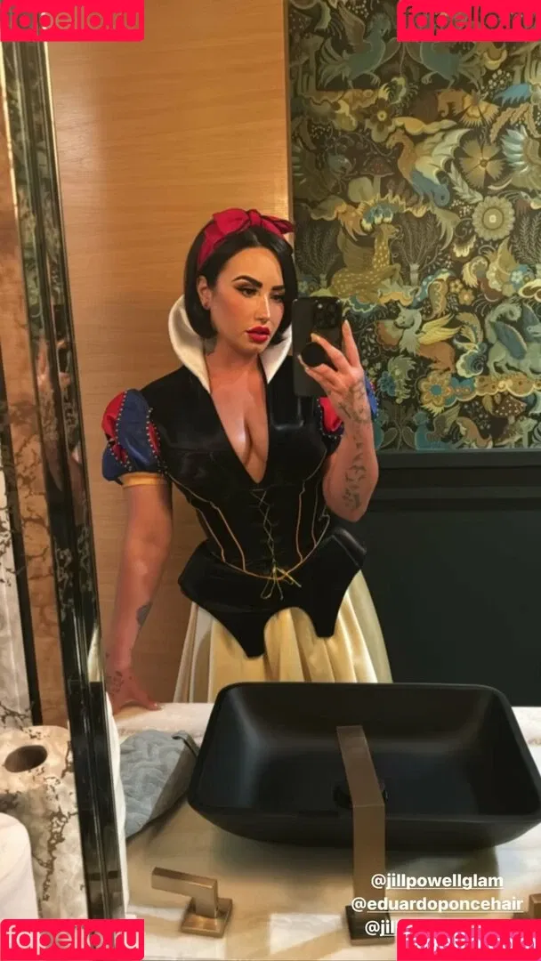 Demi Lovato / ddlovato Onlyfans Photo Gallery 