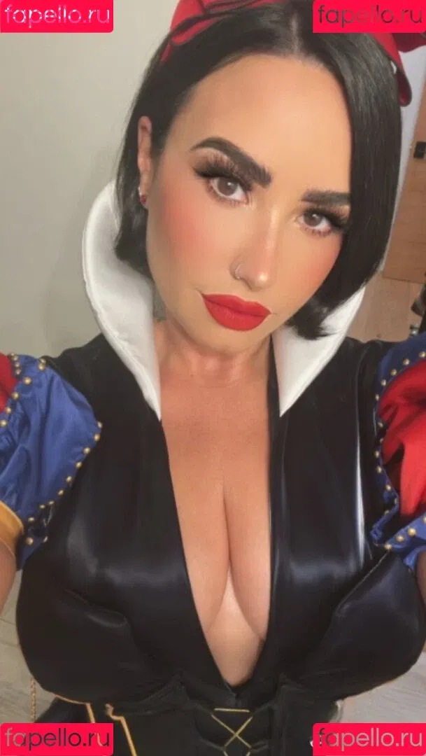 Demi Lovato / ddlovato Onlyfans Photo Gallery 