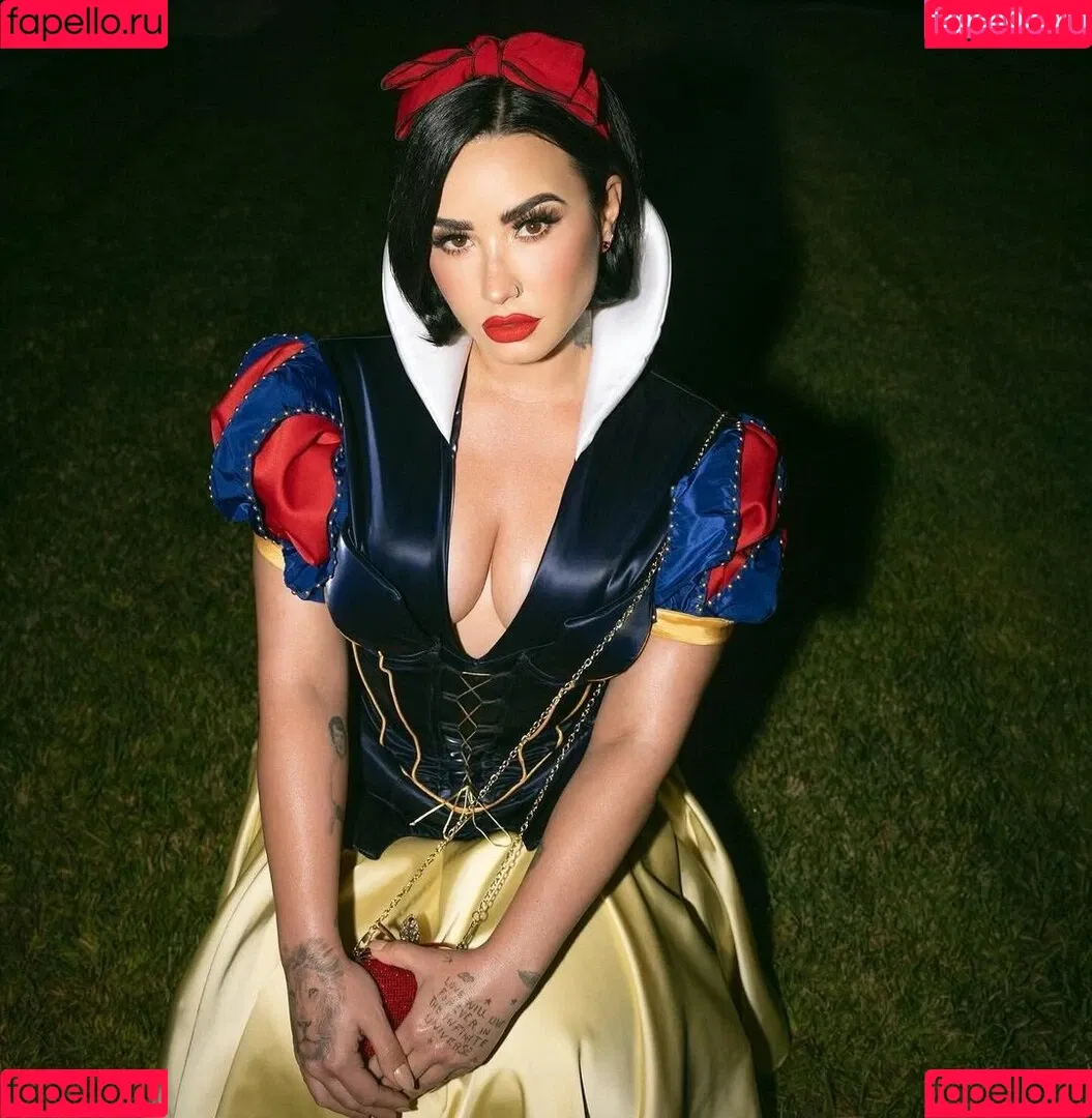 Demi Lovato / ddlovato Onlyfans Photo Gallery 