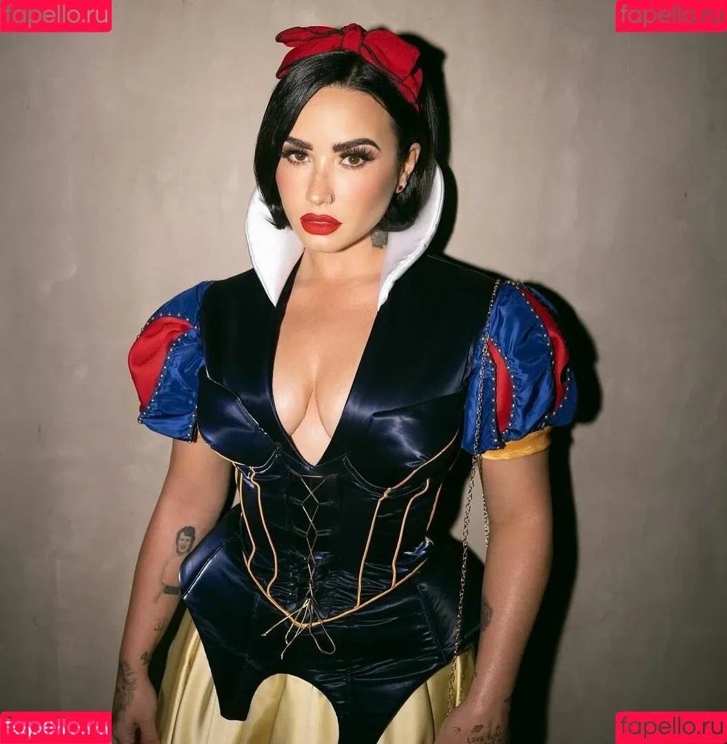 Demi Lovato / ddlovato Onlyfans Photo Gallery 